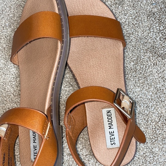 Sandals - Picture 3 of 4